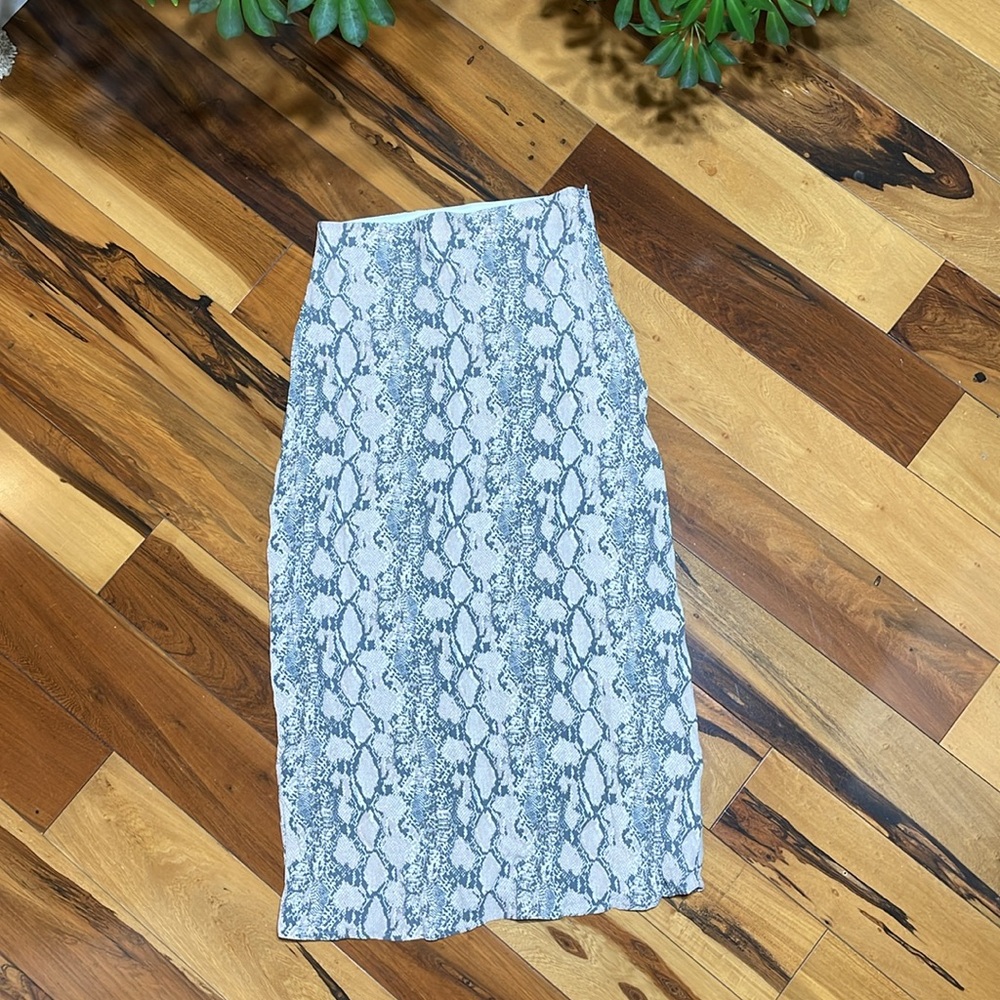 American Eagle Outfitters Blue and White Snake Print Midi Skirt